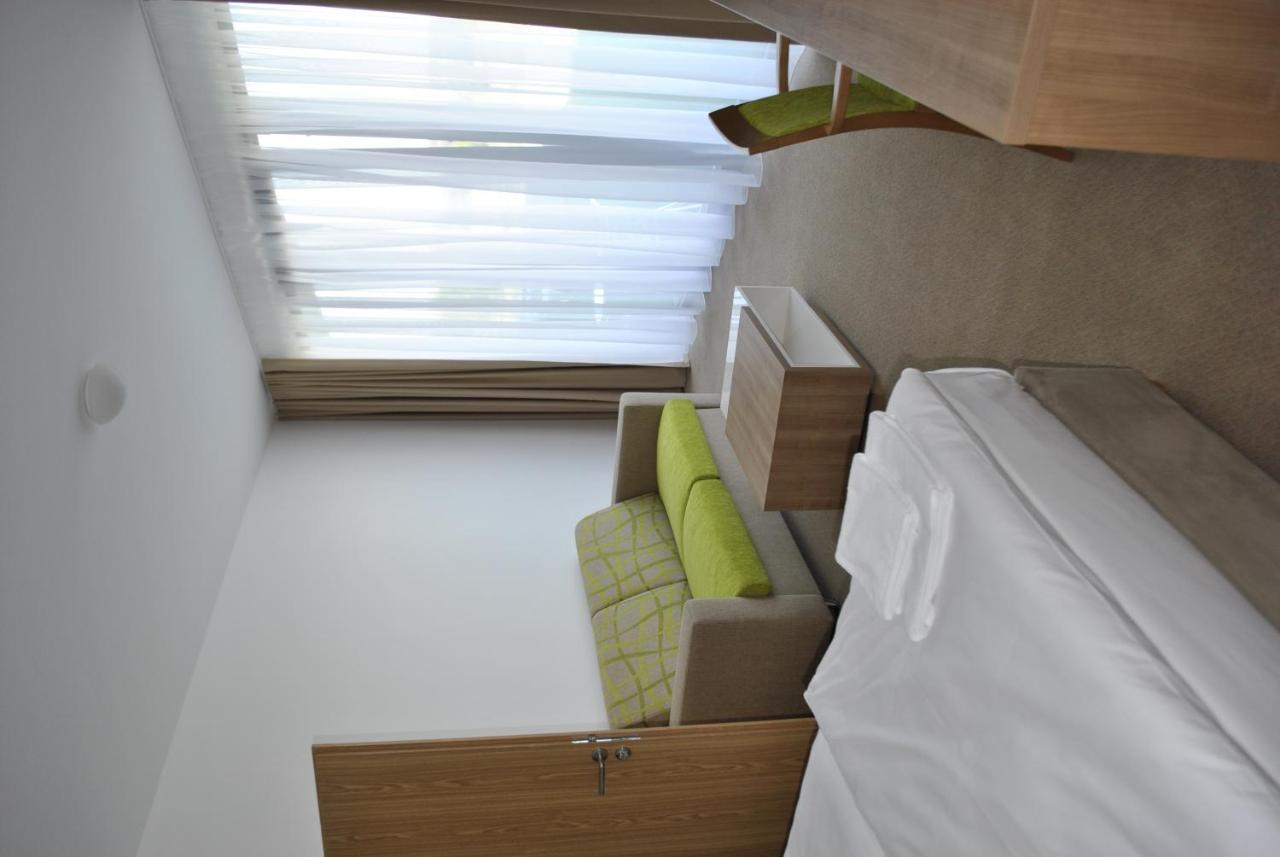 Hotel Golf Jezera Ostrozska Nova Ves Luaran gambar