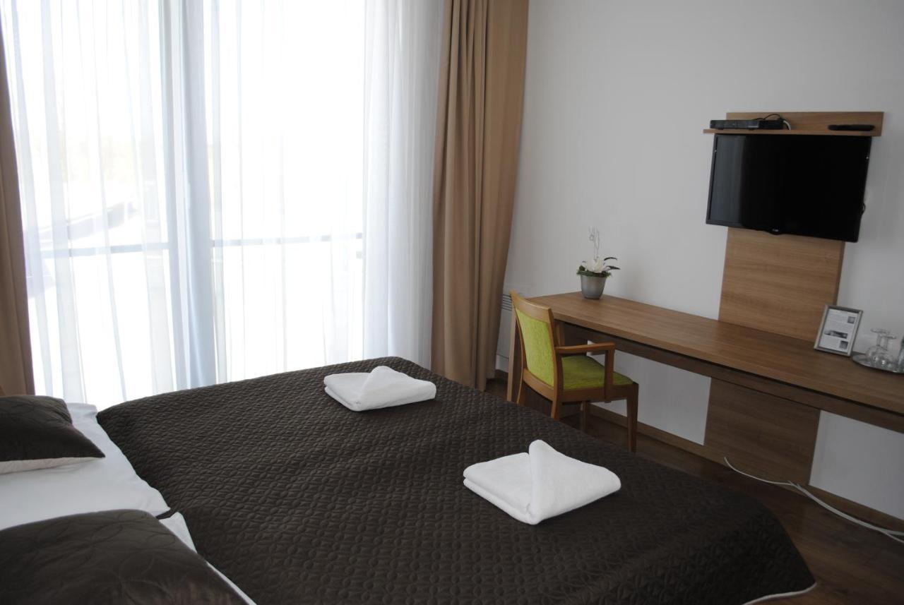 Hotel Golf Jezera Ostrozska Nova Ves Luaran gambar