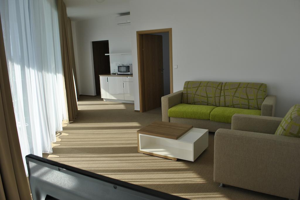 Hotel Golf Jezera Ostrozska Nova Ves Luaran gambar