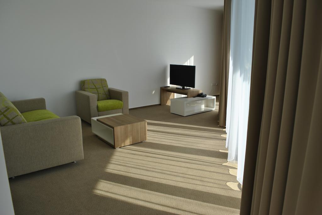 Hotel Golf Jezera Ostrozska Nova Ves Luaran gambar