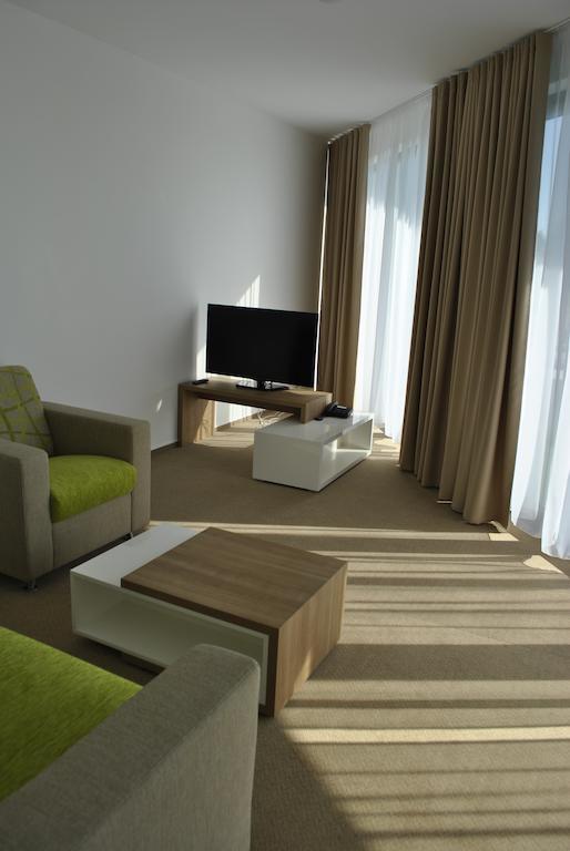 Hotel Golf Jezera Ostrozska Nova Ves Luaran gambar