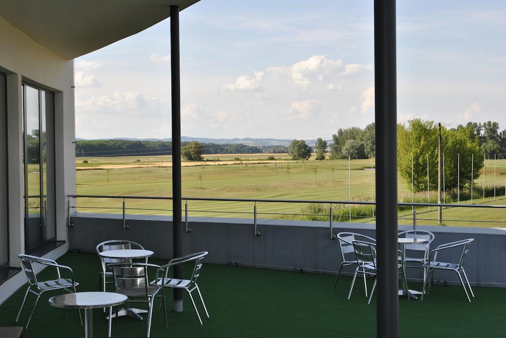Hotel Golf Jezera Ostrozska Nova Ves Luaran gambar