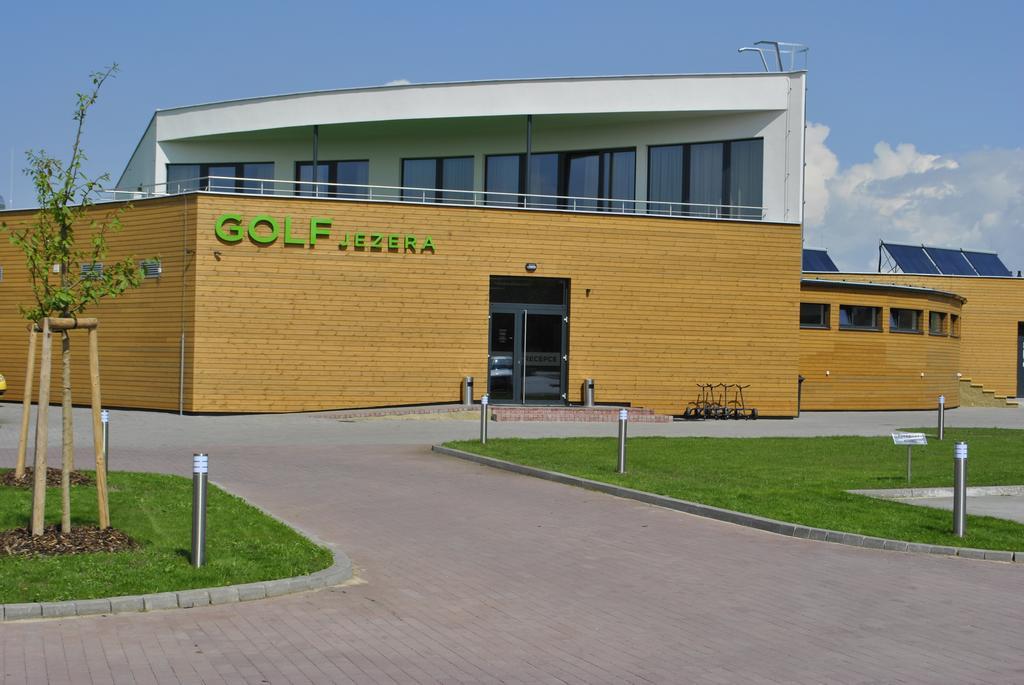 Hotel Golf Jezera Ostrozska Nova Ves Luaran gambar