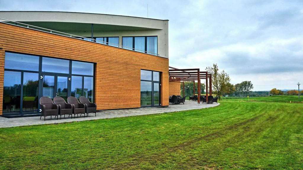 Hotel Golf Jezera Ostrozska Nova Ves Luaran gambar
