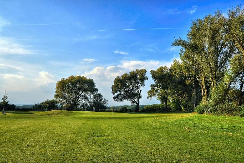 Hotel Golf Jezera Ostrozska Nova Ves Luaran gambar